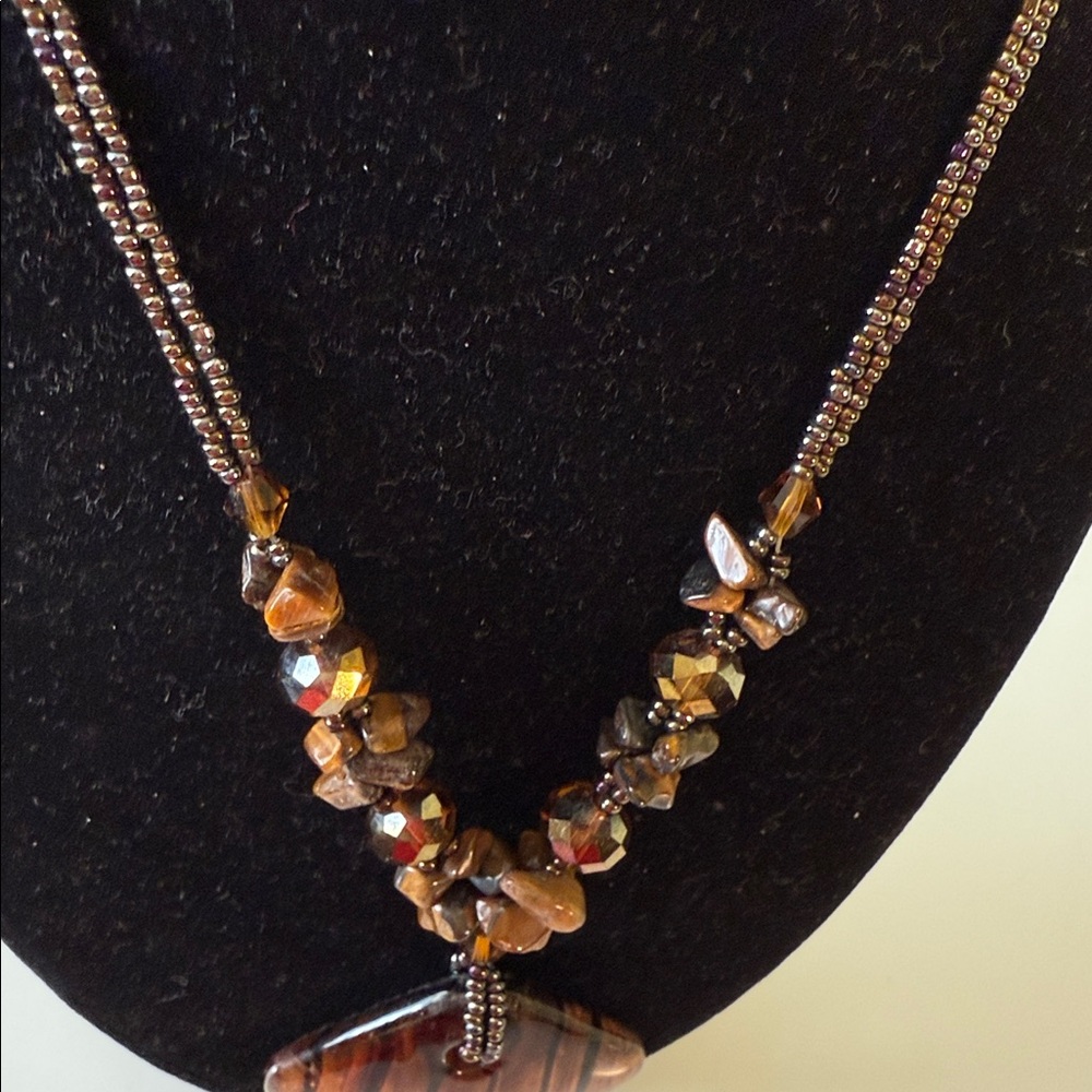 Glass and tigers eye necklace - Picture 5 of 6